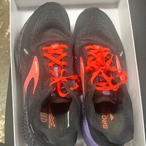 Brooks Women's Black and Pink Athletic Shoes